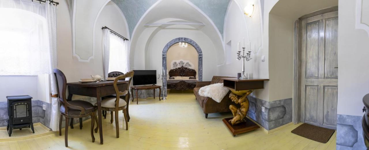 Apartman Charlotte v dome so studňou na streche Banská Štiavnica Esterno foto