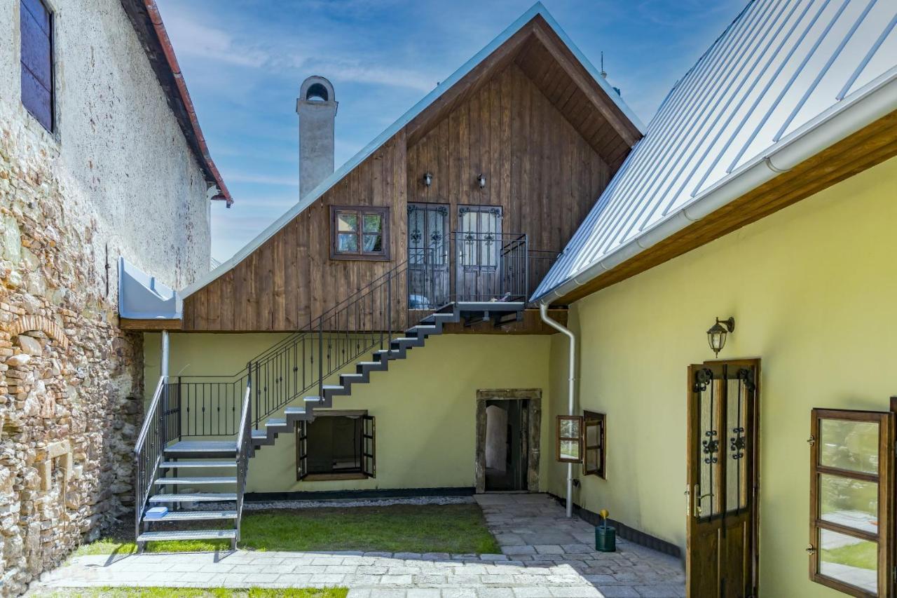Apartman Charlotte v dome so studňou na streche Banská Štiavnica Esterno foto